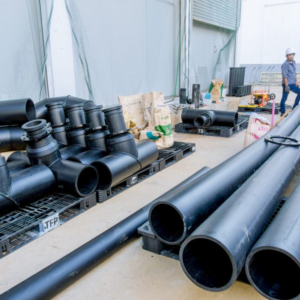 ท่อและข้อต่อ HDPE เตรียมประกอบสำหรับงานระบบท่อคูลลิ่งทาวเวอร์